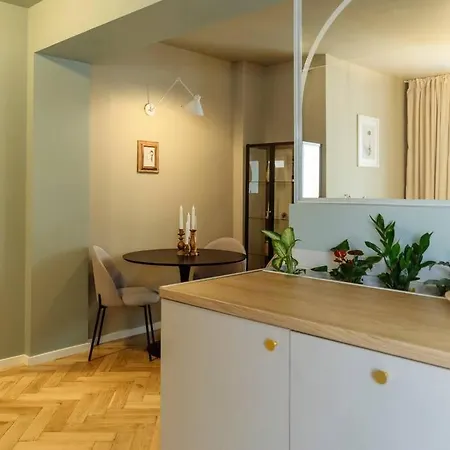 Exquisite 1br Flat Close To City Center Boekarest